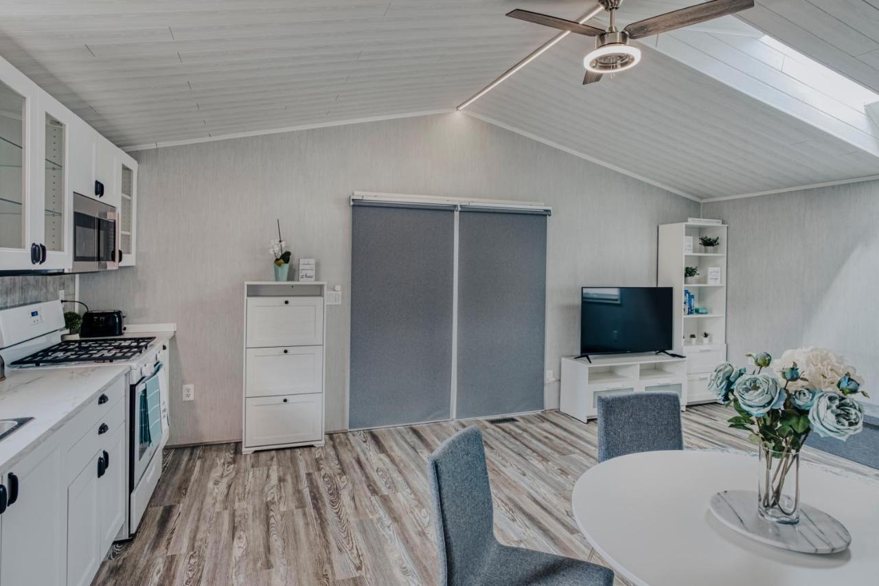 Modern & Cozy Stand-Alone Apartment - Perfect Stay Painted Post Eksteriør billede