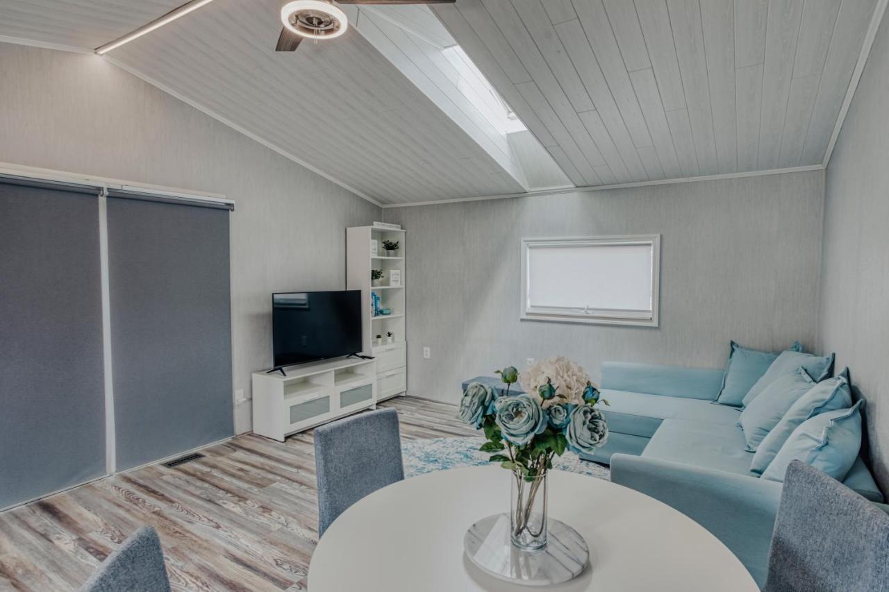 Modern & Cozy Stand-Alone Apartment - Perfect Stay Painted Post Eksteriør billede
