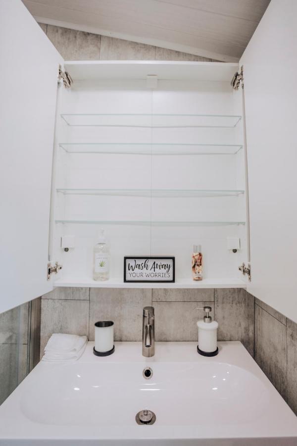 Modern & Cozy Stand-Alone Apartment - Perfect Stay Painted Post Eksteriør billede